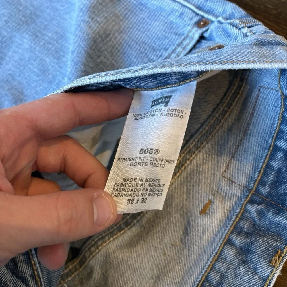 Vintage Levi's 505 Jeans Mens 38x32 Blue Pockets Regular Fit Denim Light Wash